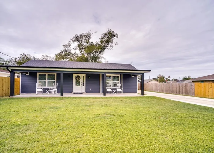 Lake Charles Home W/ Gas Grill & Fenced-In Yard!