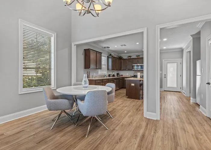 Luxury 2 Bedroom Townhouse #6