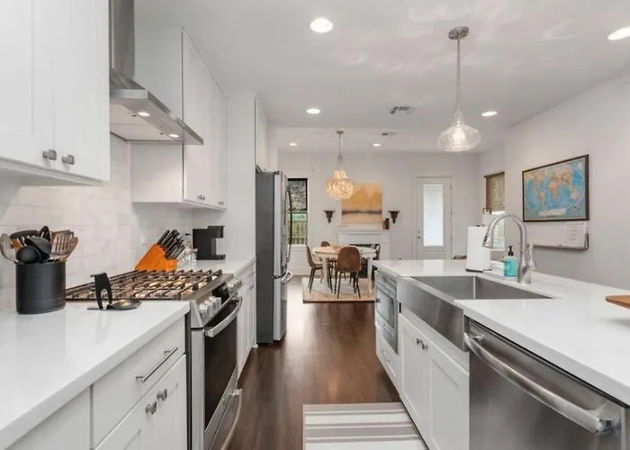 Downtown 3 Bedroom Townhouse