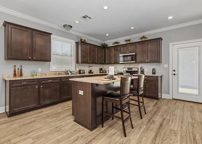 Luxury 2 Bedroom Townhouse #4