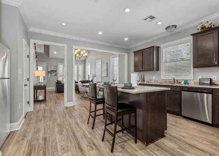 Luxury 2 Bedroom Townhouse #4